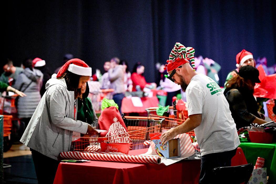 Christmas Mall volunteers and gifts